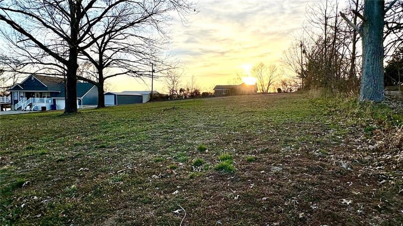13520 184th St, Linwood, KS 66052