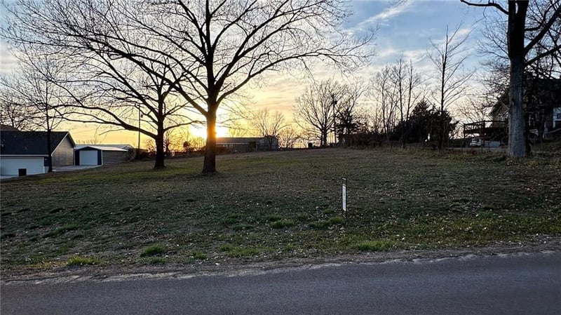 13520 184th St, Linwood, KS 66052