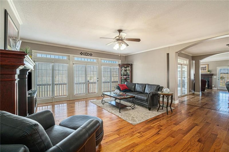 4407 Wellman Rd, Mclouth, KS 66054