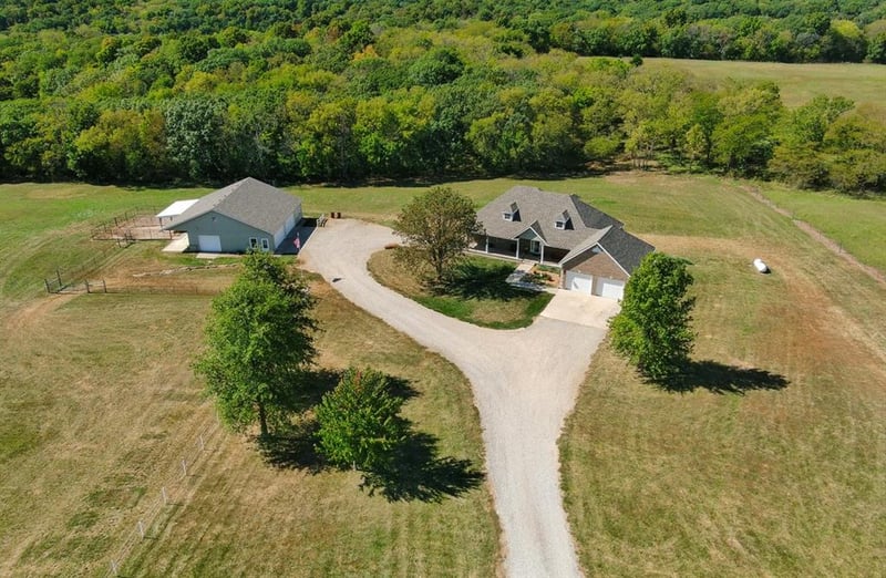 4407 Wellman Rd, Mclouth, KS 66054