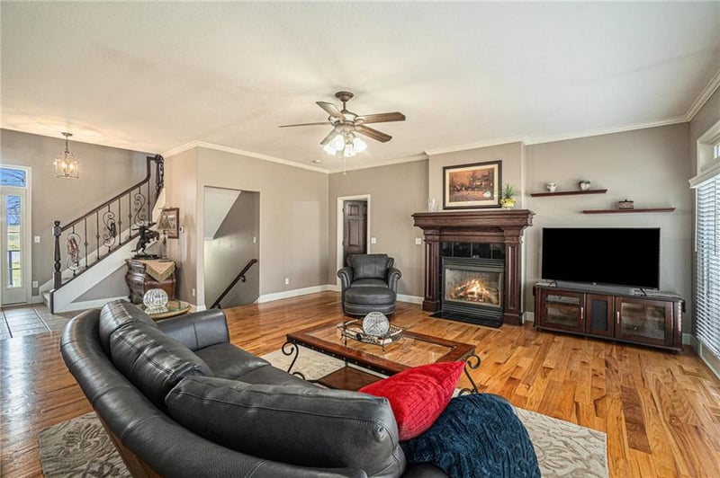 4407 Wellman Rd, Mclouth, KS 66054
