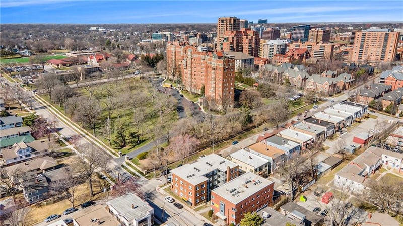5047 Wyandotte St, Kansas City, MO 64112