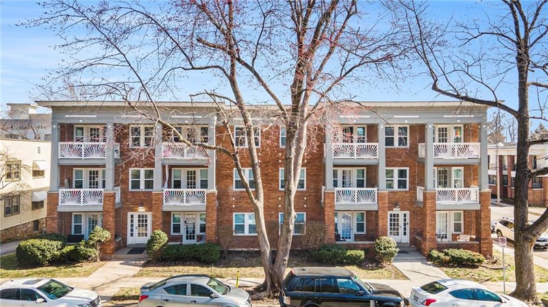 5047 Wyandotte St, Kansas City, MO 64112