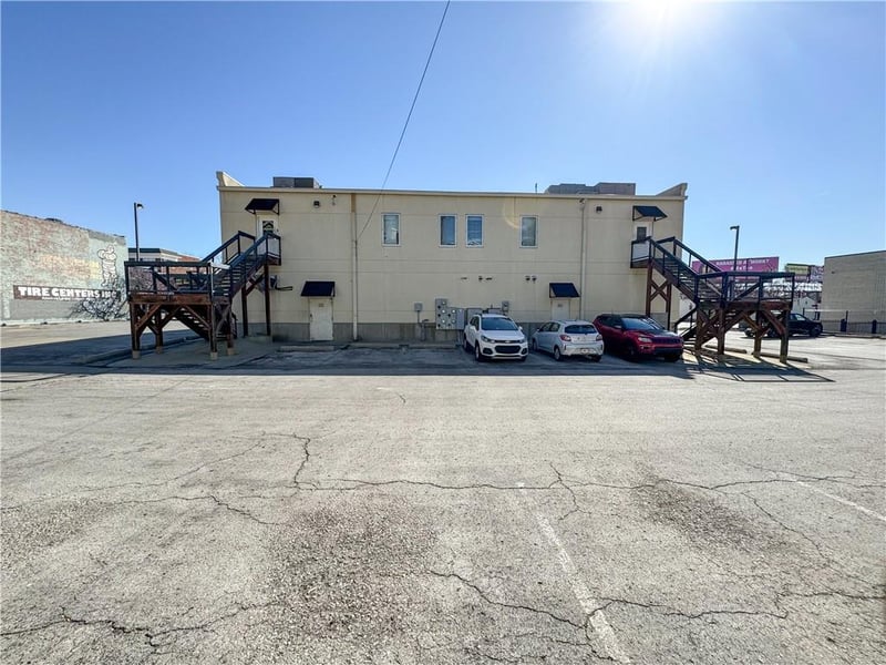 3756 Broadway Blvd, Kansas City, MO 64111