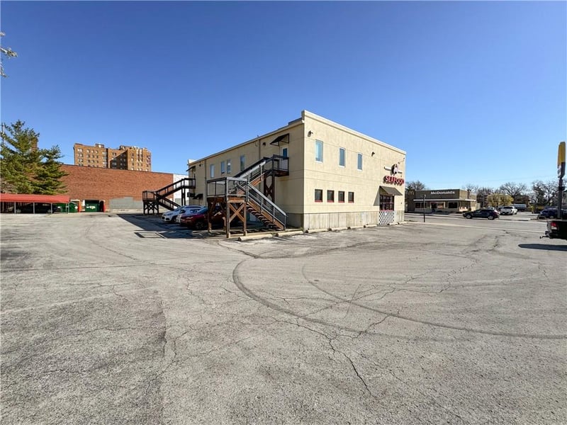 3756 Broadway Blvd, Kansas City, MO 64111