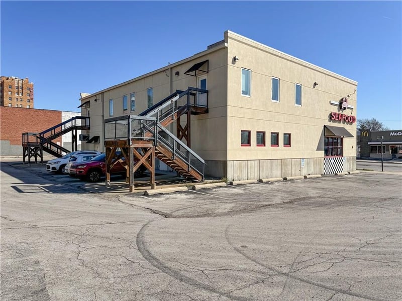 3756 Broadway Blvd, Kansas City, MO 64111