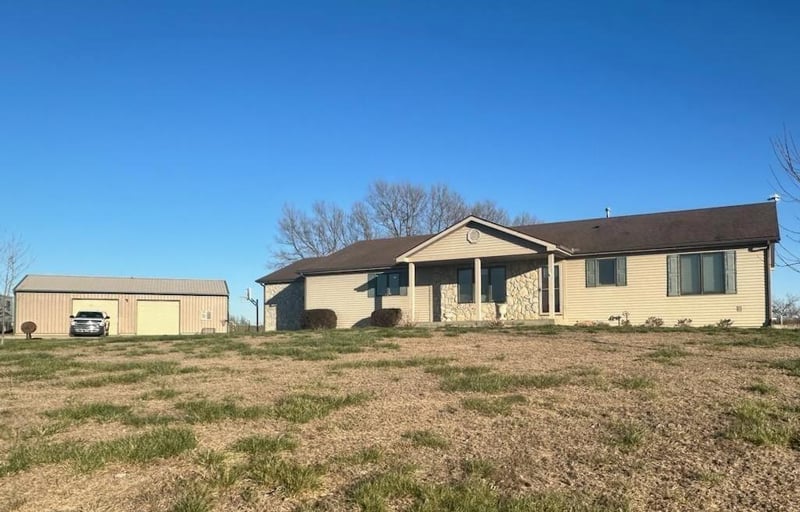 11597 31st St, Perry, KS 66073