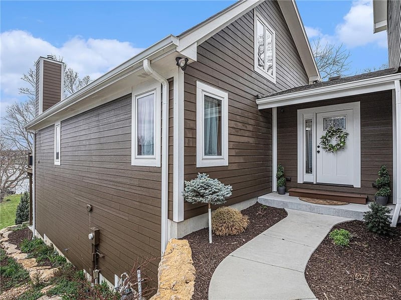 22 V St, Lake Lotawana, MO 64086