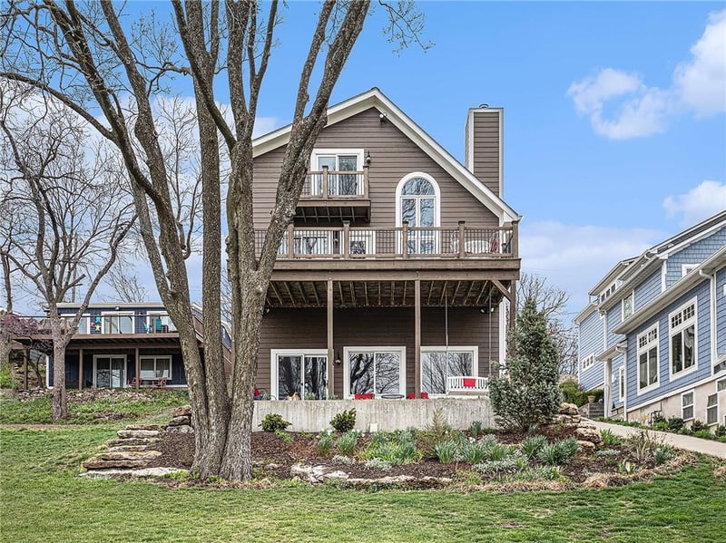 22 V St, Lake Lotawana, MO 64086