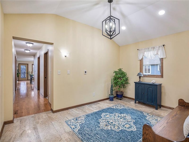 22 V St, Lake Lotawana, MO 64086