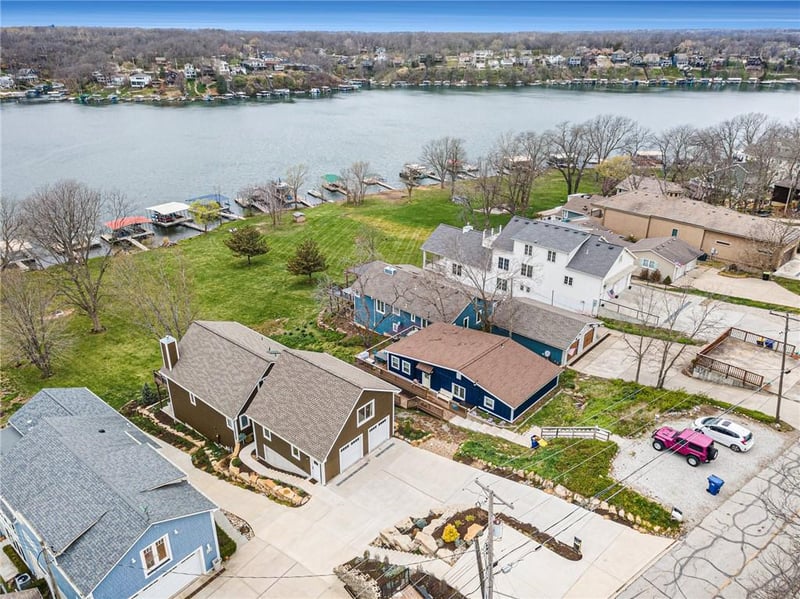 22 V St, Lake Lotawana, MO 64086