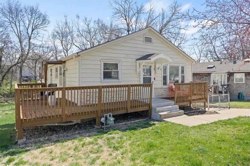 4819 Woodward St, Overland Park, KS 66203