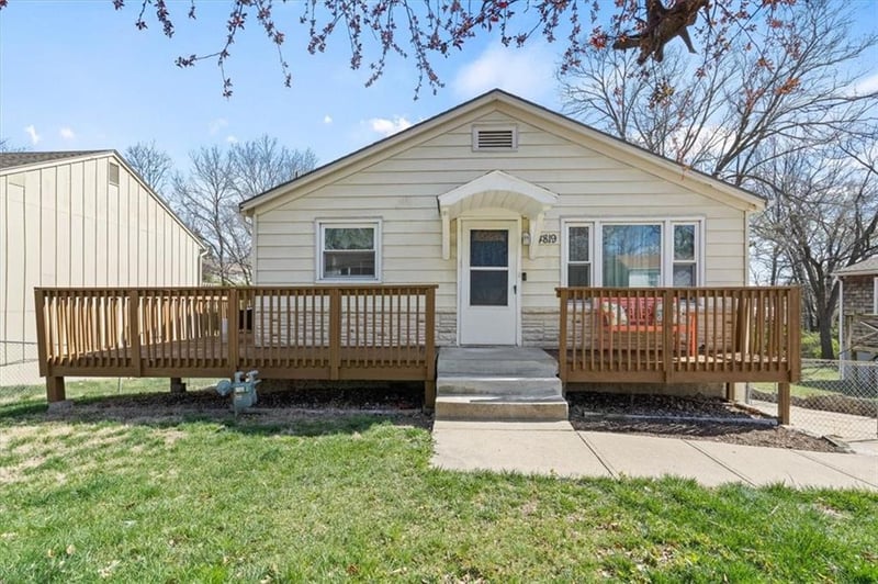 4819 Woodward St, Overland Park, KS 66203