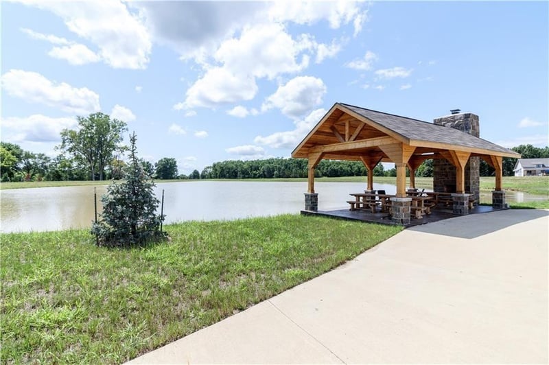 8 160th Rd, Warrensburg, MO 64093