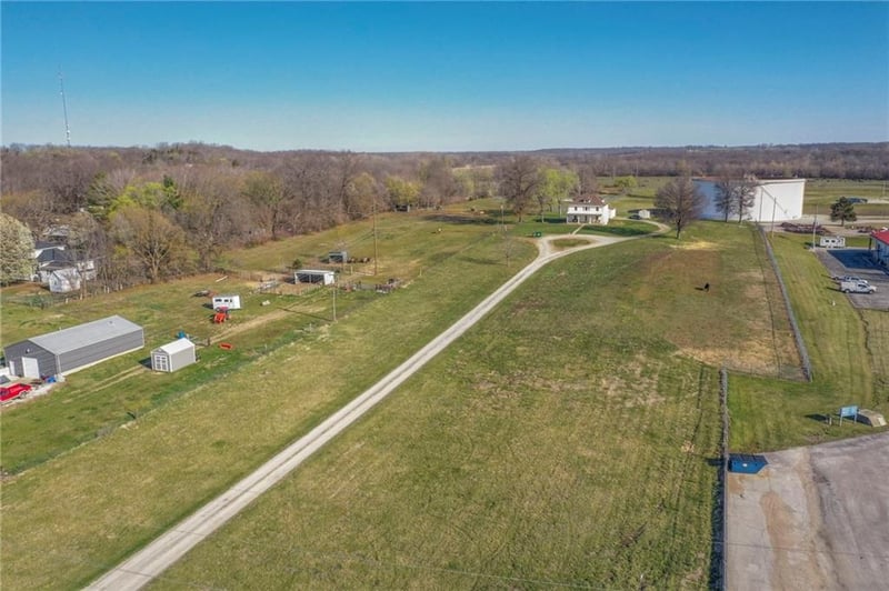 604 E Main St, Freeman, MO 64746