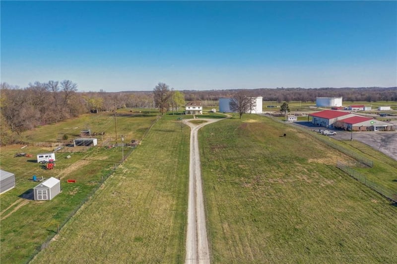 604 E Main St, Freeman, MO 64746