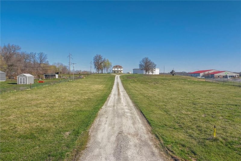 604 E Main St, Freeman, MO 64746