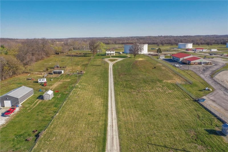 604 E Main St, Freeman, MO 64746