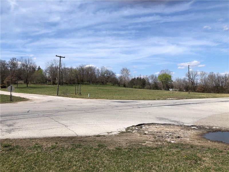 West Dam Access Rd, Warsaw, MO 65355