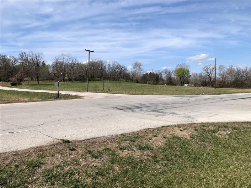 West Dam Access Rd, Warsaw, MO 65355