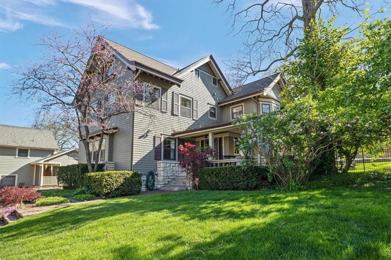 3701 Locust St, Kansas City, MO 64109