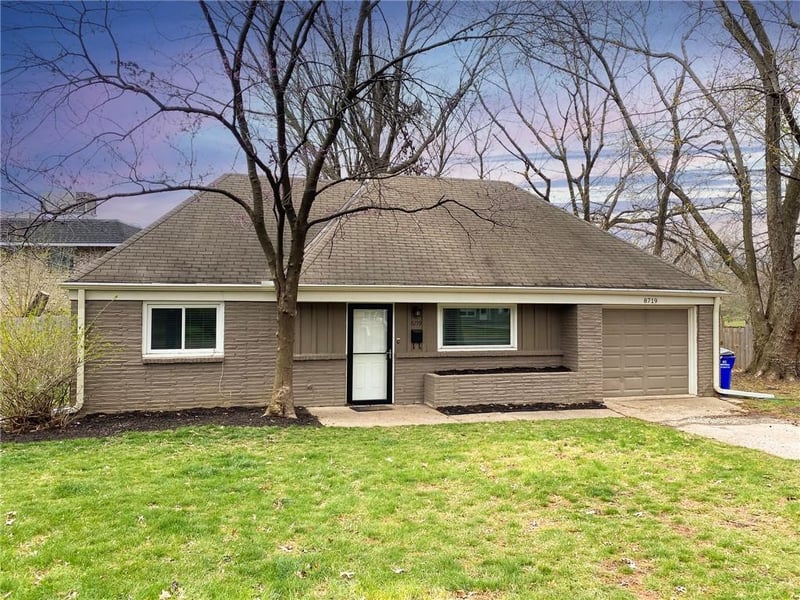 8719 Switzer Rd, Overland Park, KS 66214