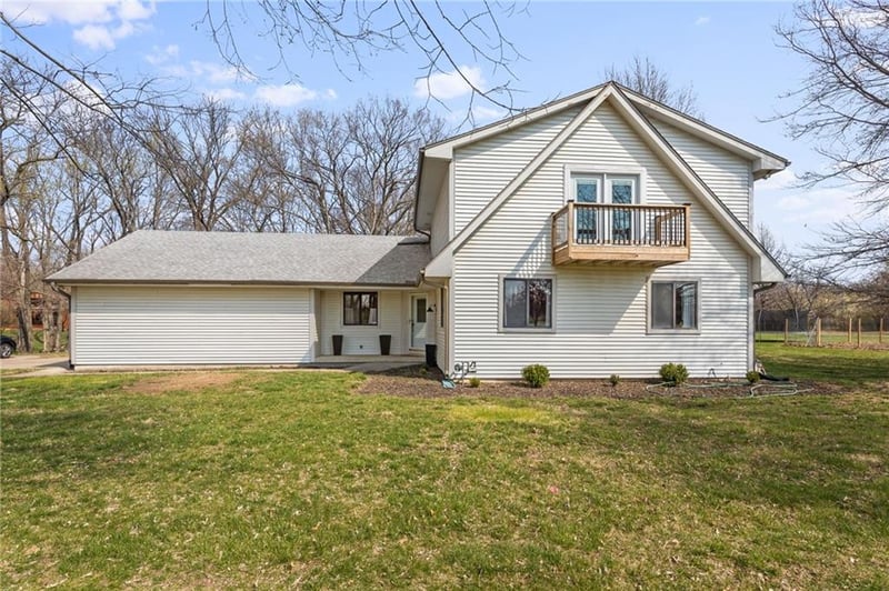 8000 E 155th St, Grandview, MO 64030