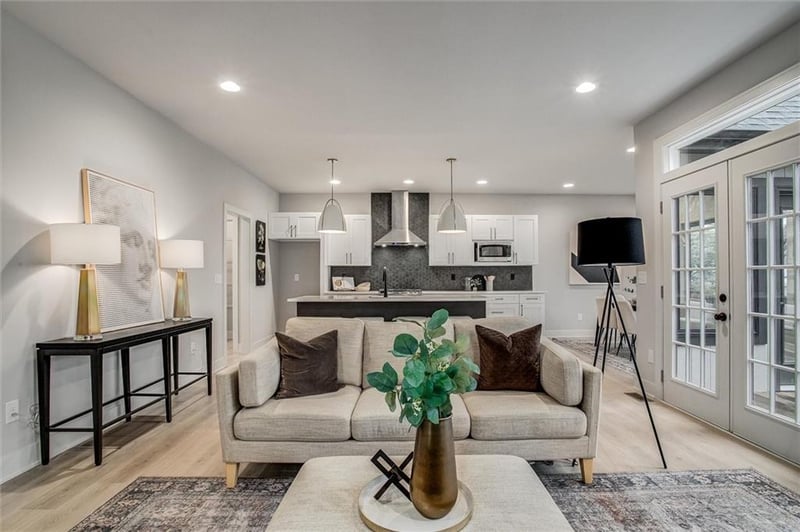 7613 Main St, Kansas City, MO 64114
