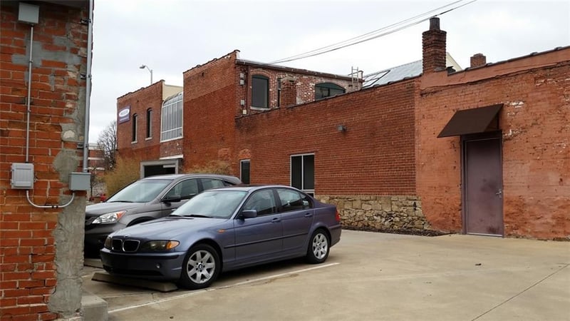 3017 Main St, Kansas City, MO 64108