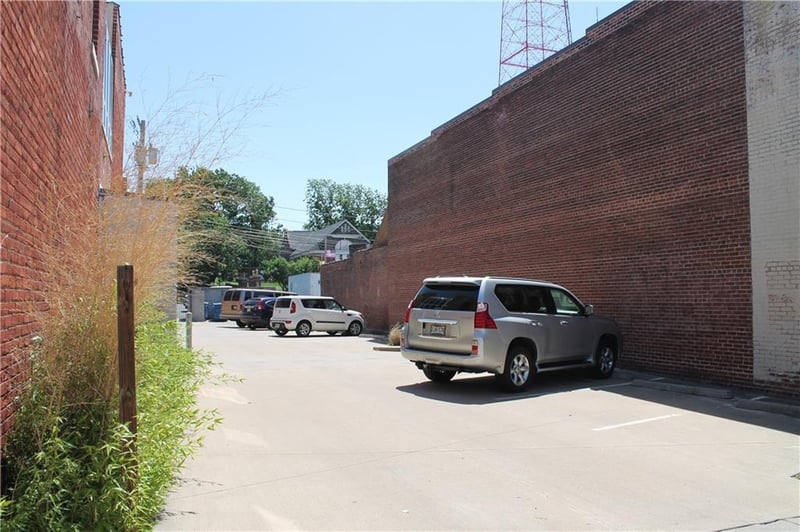 3017 Main St, Kansas City, MO 64108