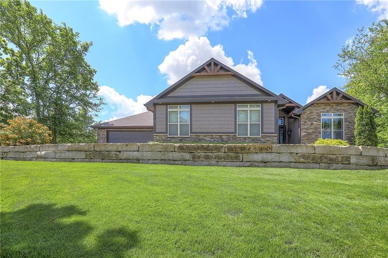 417 Southshore Dr, Lake Winnebago, MO 64034