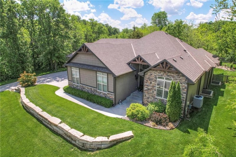 417 Southshore Dr, Lake Winnebago, MO 64034