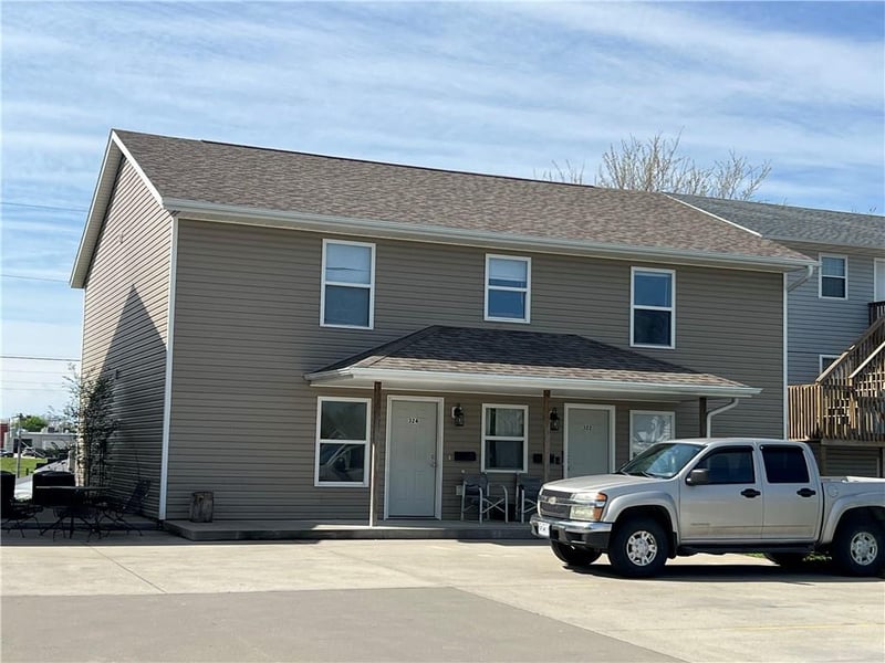 322 E 4th St, Maryville, MO 64468