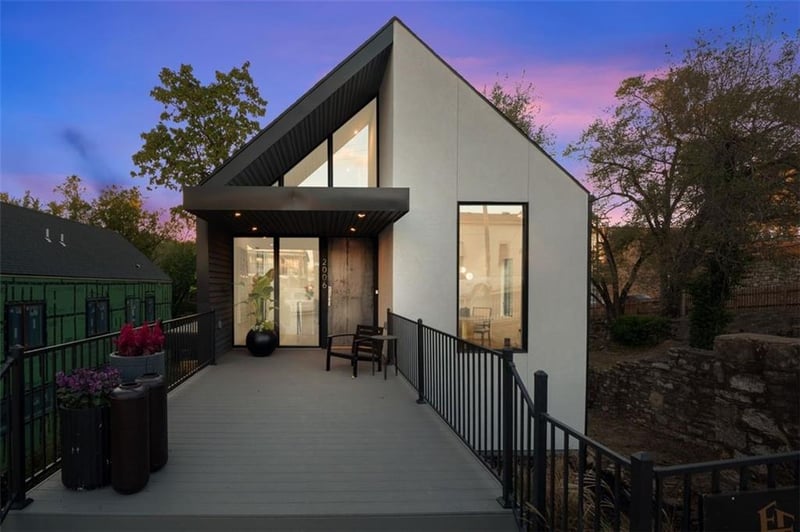 2006 Summit St, Kansas City, MO 64108