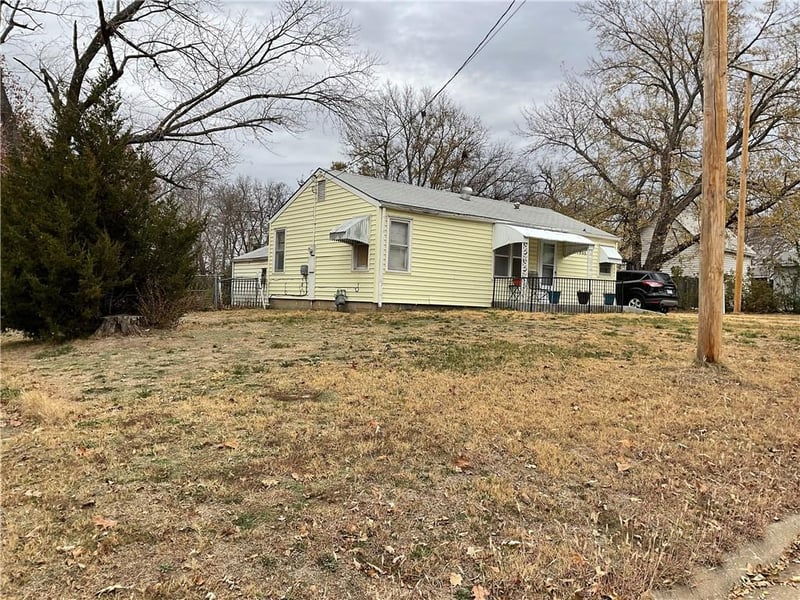 1906 26th St, Topeka, KS 66605
