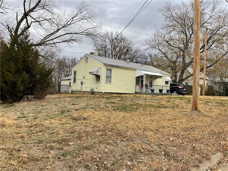 1906 26th St, Topeka, KS 66605