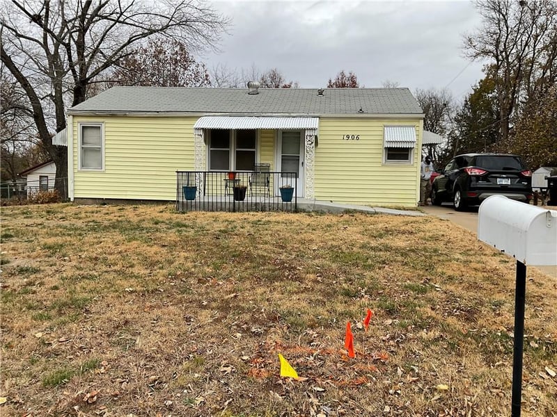 1906 26th St, Topeka, KS 66605