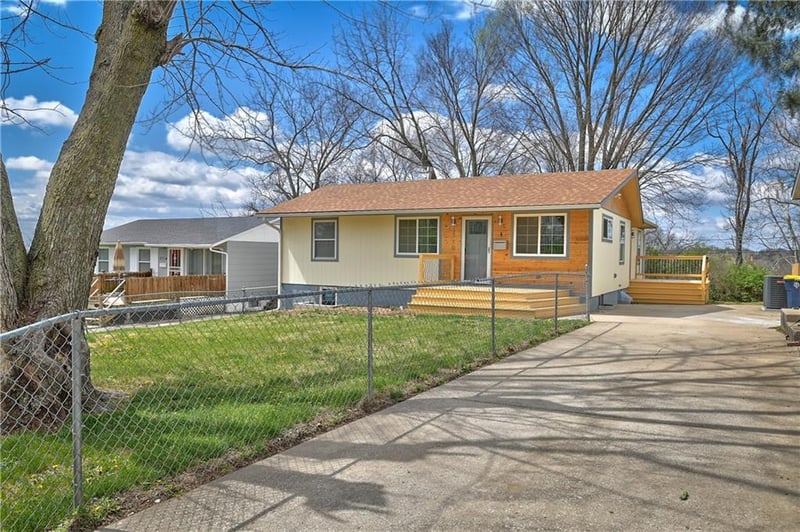 3710 Elmwood Ave, Kansas City, MO 64128