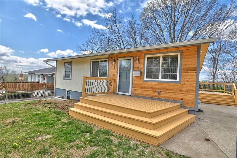 3710 Elmwood Ave, Kansas City, MO 64128