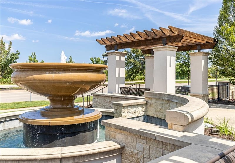 4427 W 136th Ter, Leawood, KS 66224