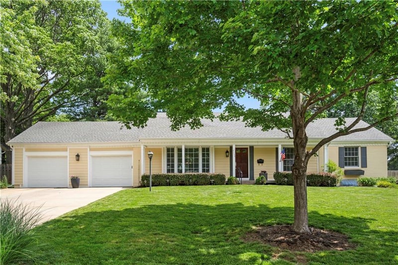 9735 Canterbury St, Overland Park, KS 66206