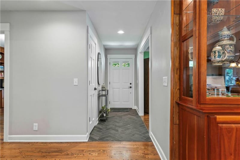 9735 Canterbury St, Overland Park, KS 66206