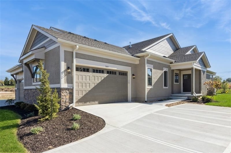 11433 Waterford Dr, Olathe, KS 66061