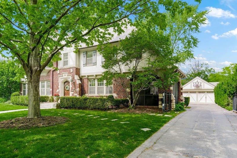220 W 54th St, Kansas City, MO 64112