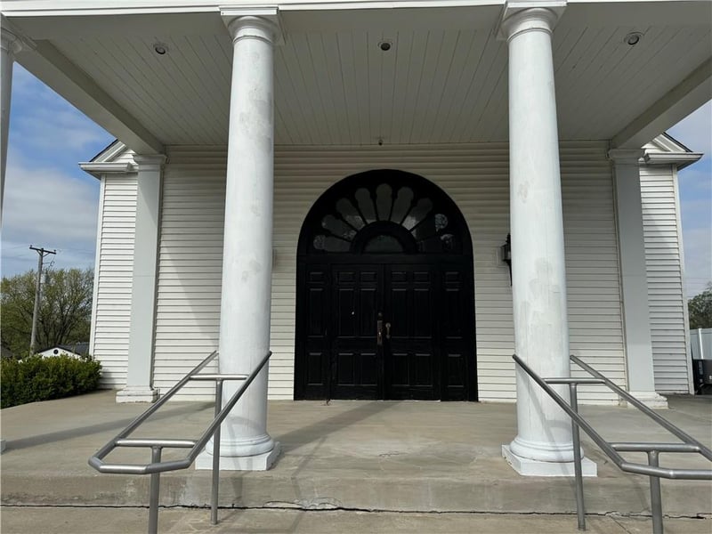 106 S July St, Dearborn, MO 64439