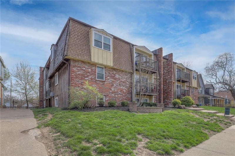 4033 Oak St, Kansas City, MO 64111