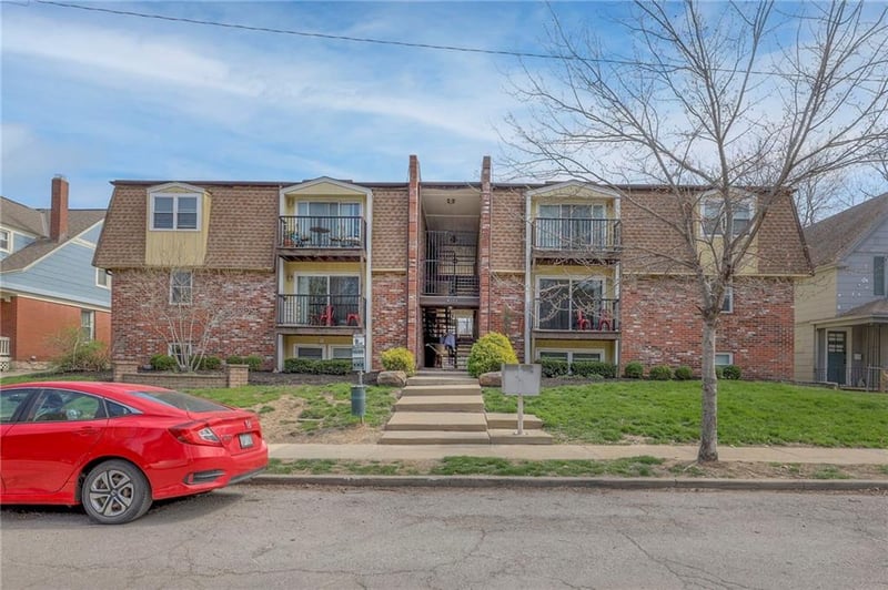 4033 Oak St, Kansas City, MO 64111