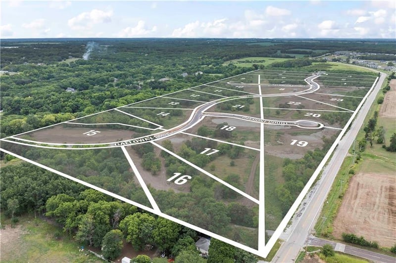 17350 Galloway Dr, Stilwell, KS 66085