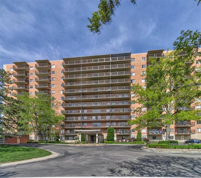 4550 Warwick Blvd #106, Kansas City, MO 64111