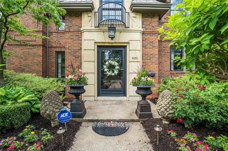825 W 63rd St, Kansas City, MO 64113